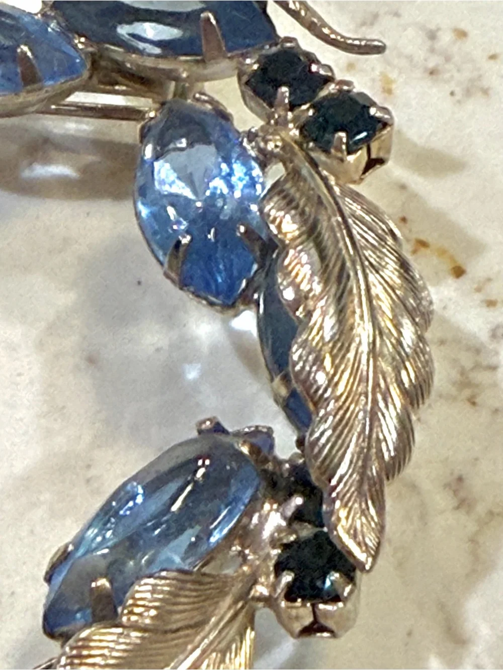 Vintage 1950s Blue Rhinestone Wreath Brooch Pin